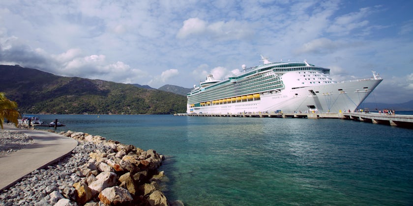 Cruise ship in the Caribbean (Photo: Royal Caribbean International)
